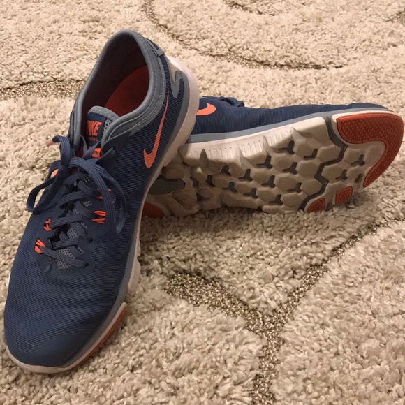 Nike Shoes - Nike tennis shoes.